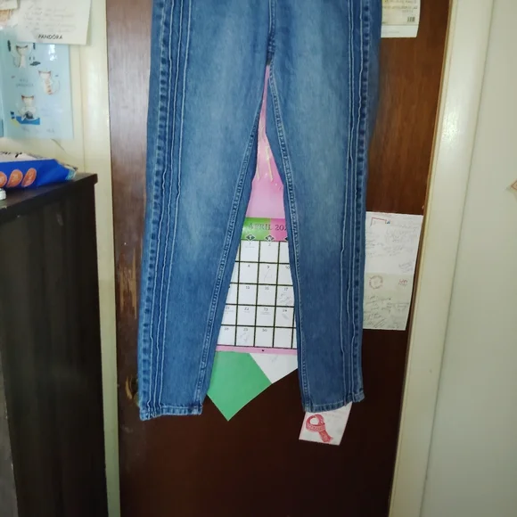 BDG Mom Jeans - Ribbed Seam Detail 25" - Picture 4 of 9